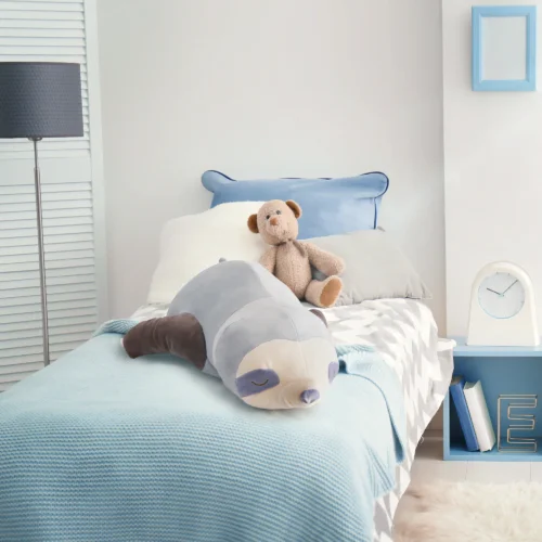 Nuffeldöns Faultier grau auf Bett